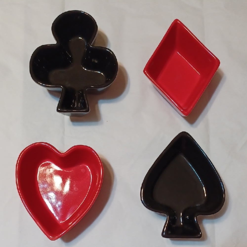 Poker Blackjack Décor Playing Card Suit Ceramic Bowls Set 4- Red and Black
